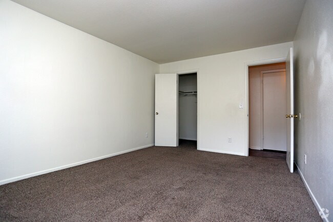 2HAB, 2BA - 865 ft² - Mountain Ridge
