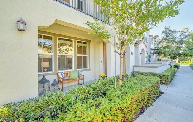 Building Photo - 3 br, 2.5 bath House - 5068 Fioli Loop