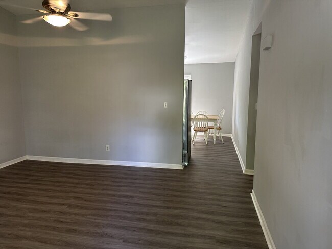 Foto del edificio - Charming 3-Bedroom 2-Bathroom Haven with F...