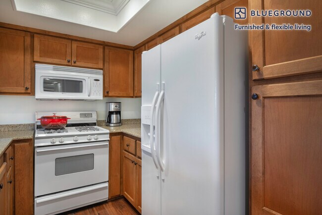 Foto del edificio - 1430 N Harper Ave
