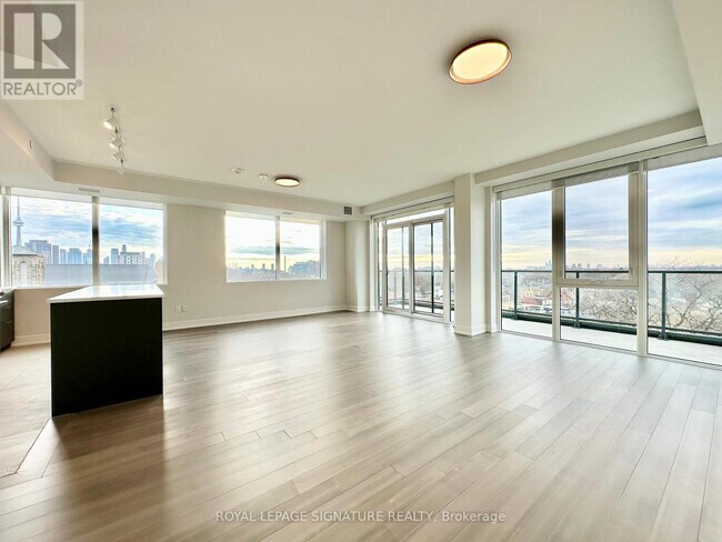 Building Photo - 664 Spadina Ave.