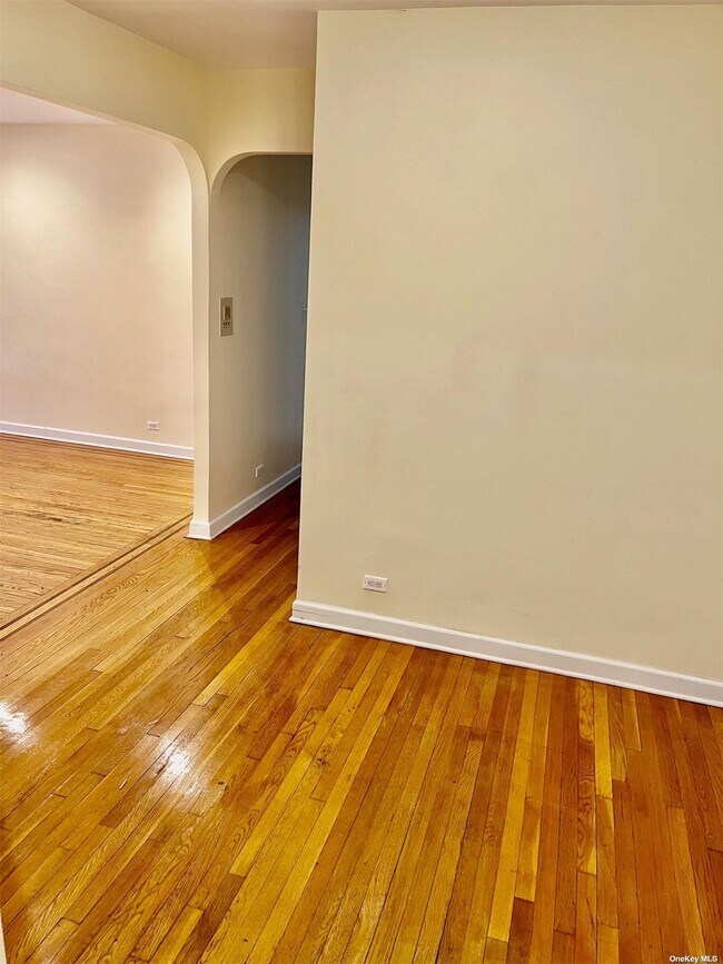 Foto del edificio - 111-56 76th Dr