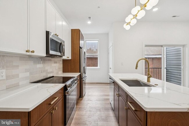 Building Photo - 5034 Florence Ave