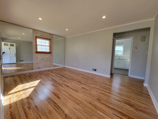 Living Room - 430 Sheffield Rd