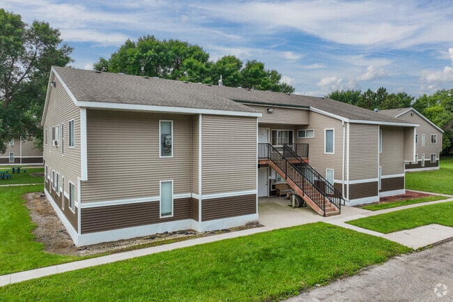 Building Photo - Suite Liv'N - Willmar