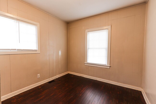 Building Photo - Charming  2 Bedroom House For Rent ***Not ...