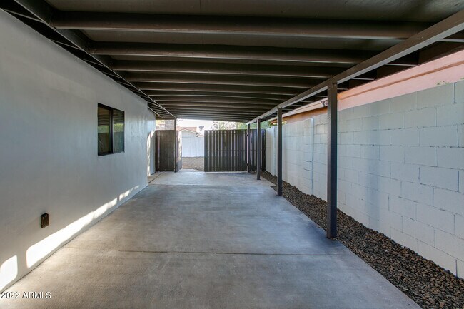 Foto del edificio - 8541 Thomas Rd