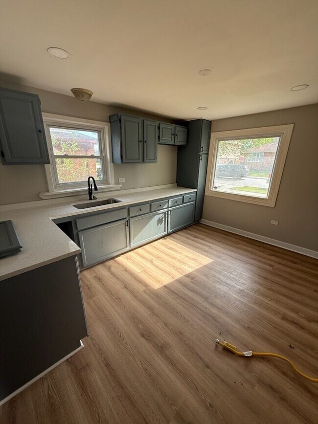 Foto del edificio - 14612 Dorchester Ave