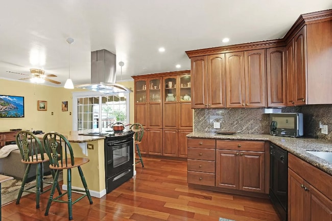 Building Photo - 405 Cunningham Way