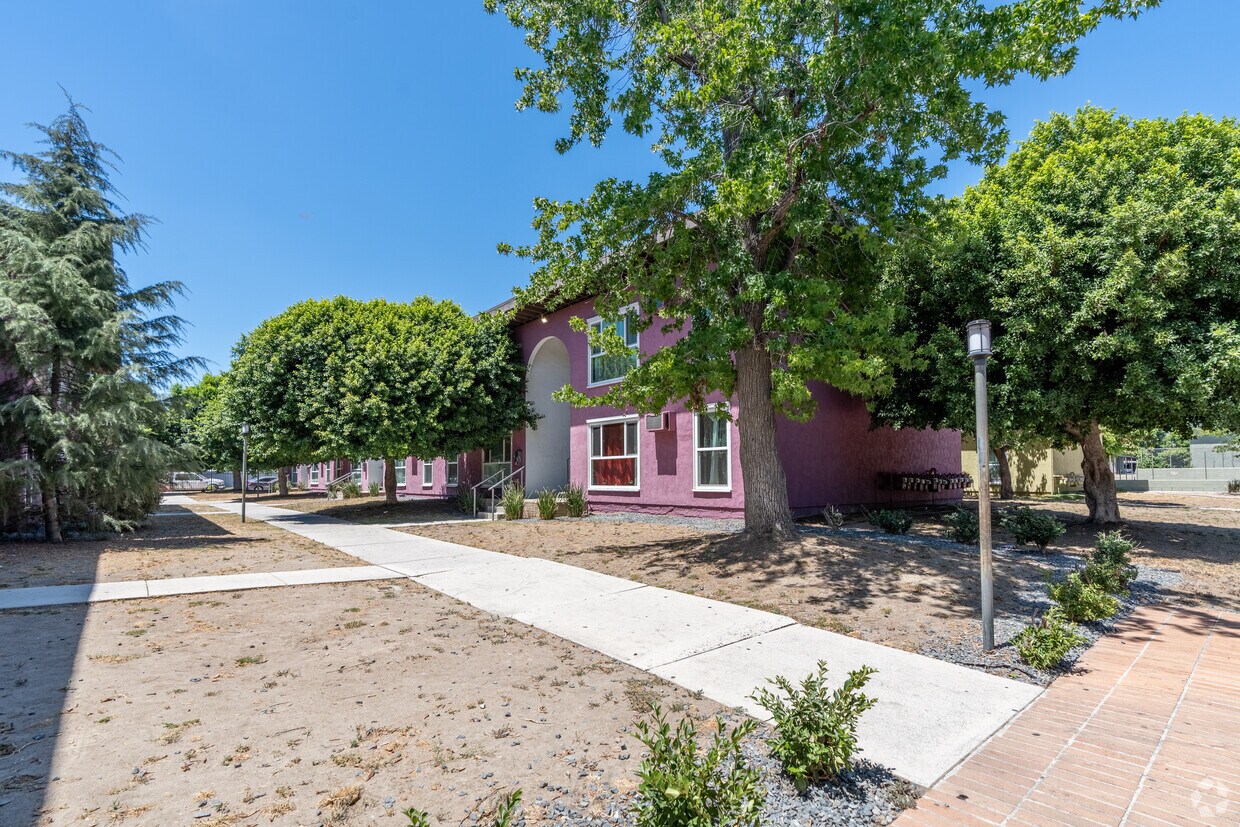 Foto principal - 10560 Haddon Ave