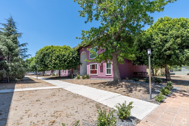 Building Photo - 10560 Haddon Ave