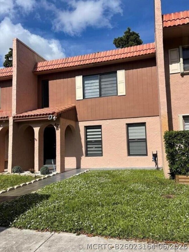 Foto del edificio - 42 Madrid Ln