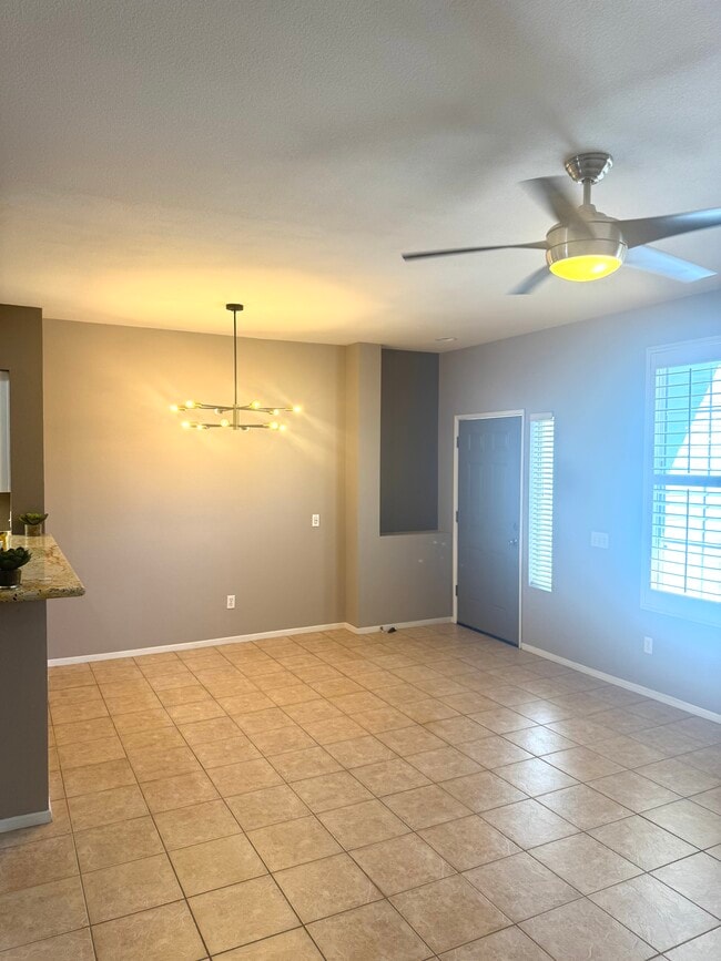 Building Photo - 1331 Statice Ct
