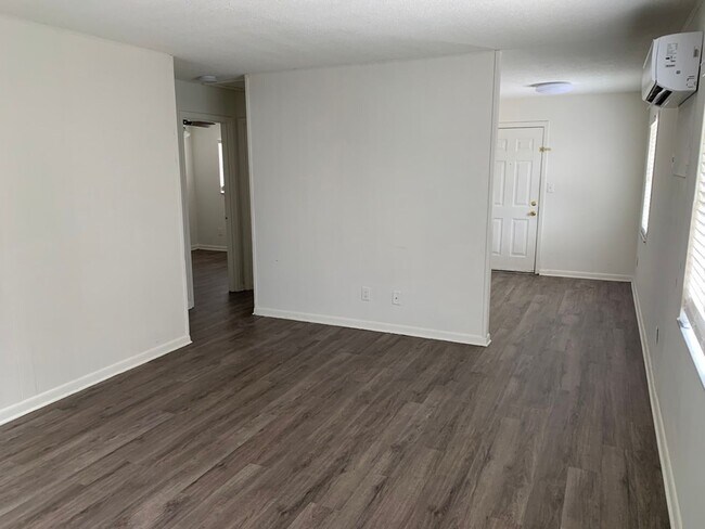 Foto del edificio - 609 N Stella Ave