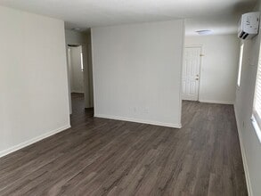 Building Photo - 609 N Stella Ave