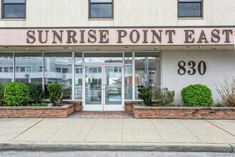 Building Photo - 830 Shore 4Q