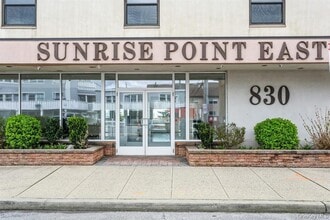 Building Photo - 830 Shore 4Q