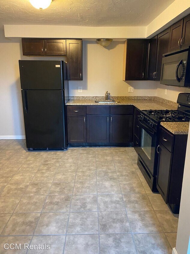 Primary Photo - 671 Durfee St