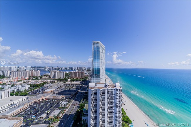 Foto del edificio - 16699 Collins Ave