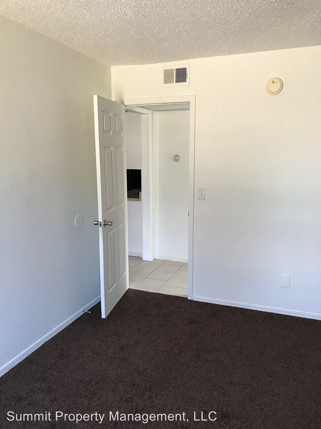Building Photo - 938 N Betty Jo Dr