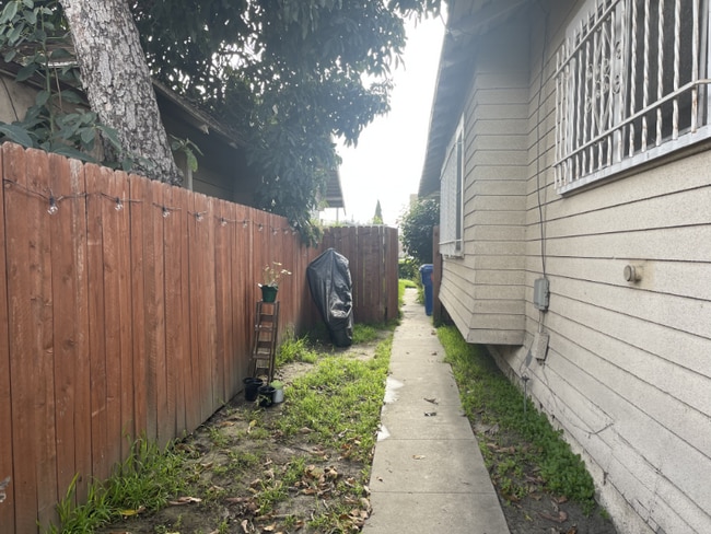 Photo - 1625 1/2 W 55th St Apartment