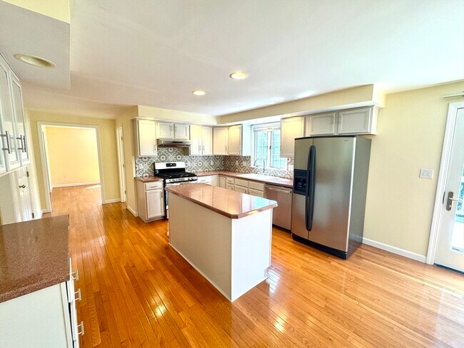 Foto del edificio - 322 Lowell St