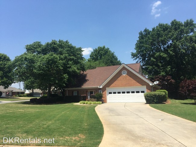 Building Photo - 3 br, 2.5 bath House - 190 North Farm Dr