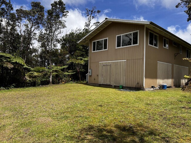 Building Photo - 11-3235-3235 Alaula St