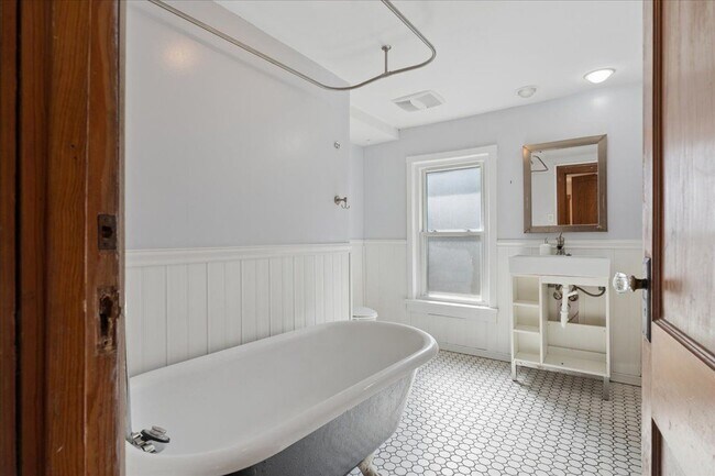 Foto del edificio - 751 Holmes Rd