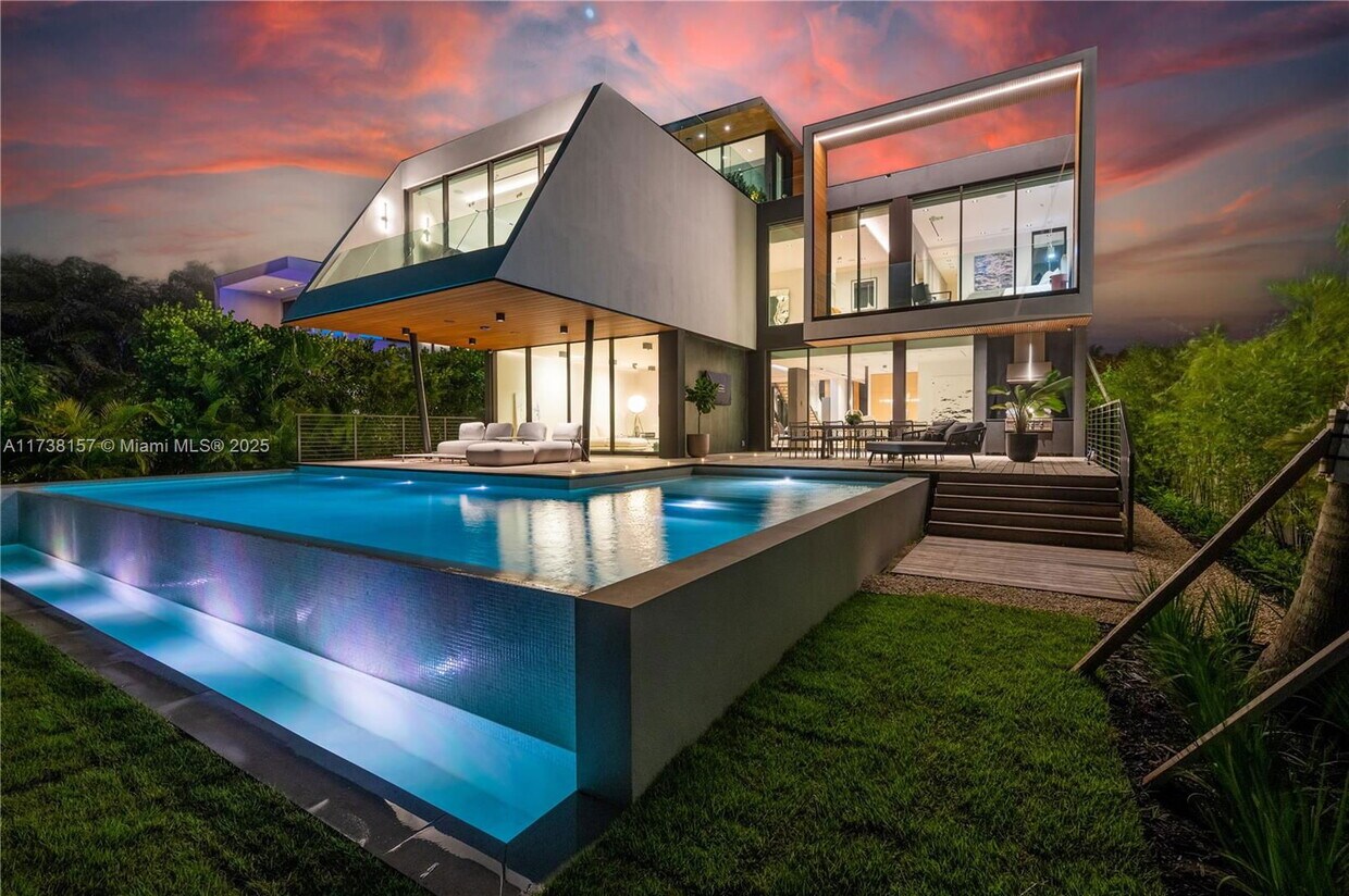 Foto principal - 1369 N Venetian Way