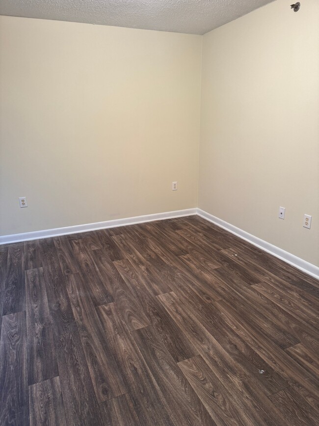 Building Photo - 1431 Collegiate Cir