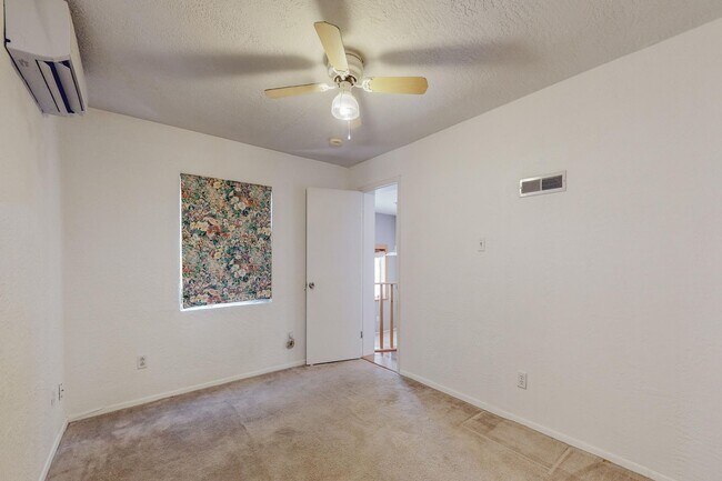 Foto del edificio - 1321 Lobo Pl NE