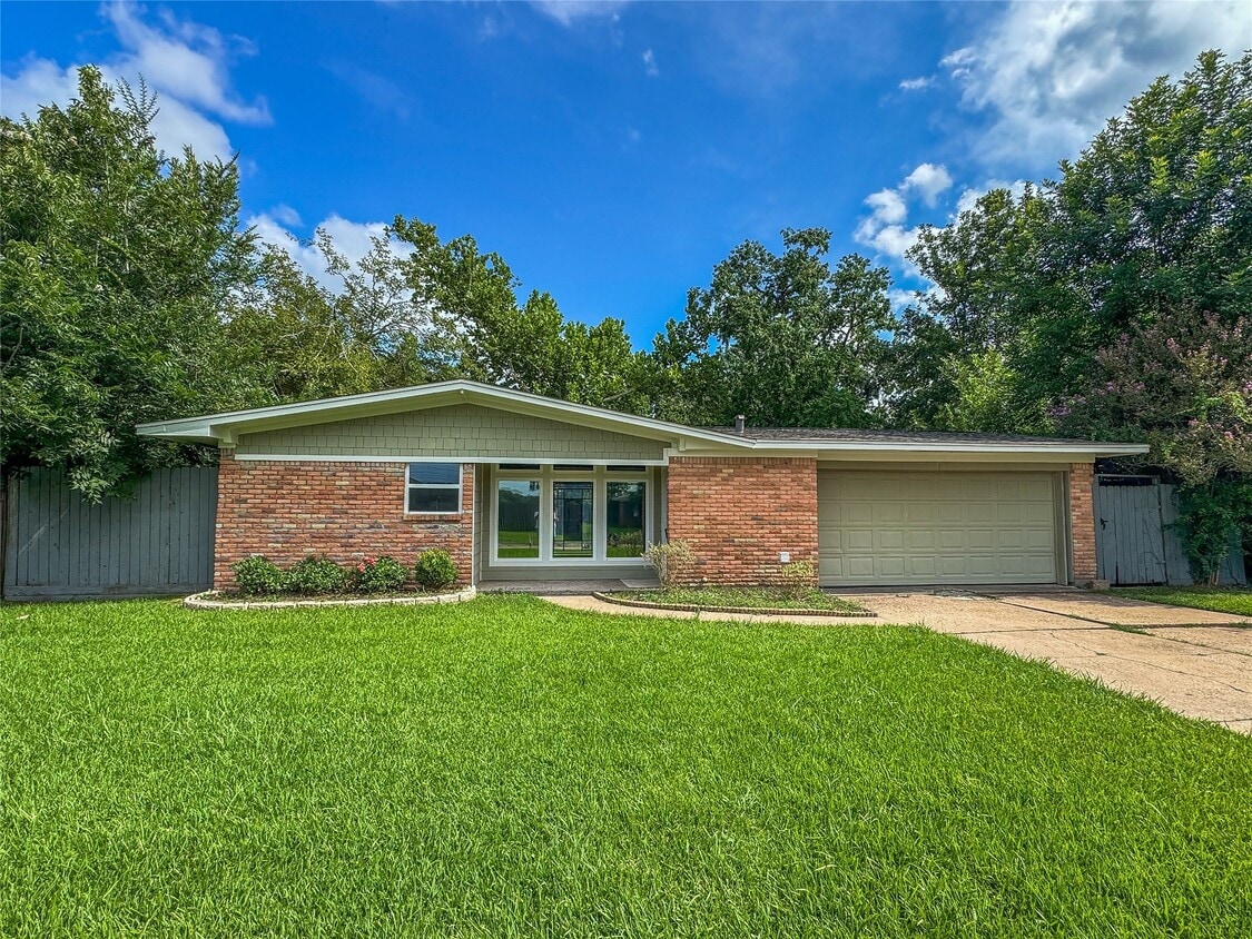 Primary Photo - 2309 Bayou Dr