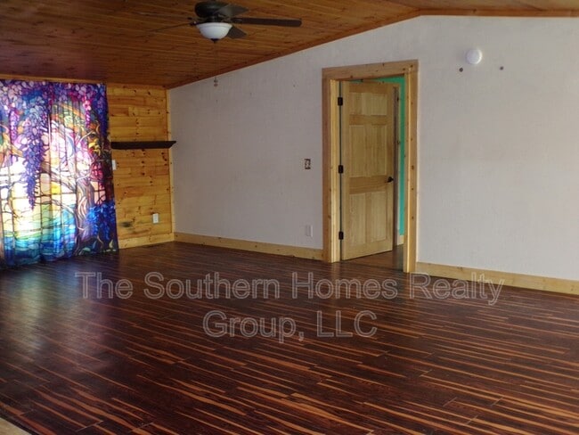 Building Photo - 2025 Co Rd 750