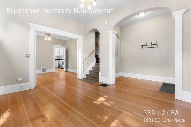 Building Photo - 1601 SE 32nd Pl