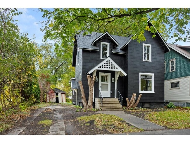 Building Photo - 361 8th Ave S