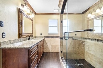 Building Photo - 7811 Fall Glen Dr