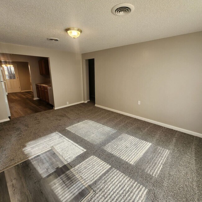 Foto del edificio - Renovated and refreshed 3 Bedroom, 1 Bathr...