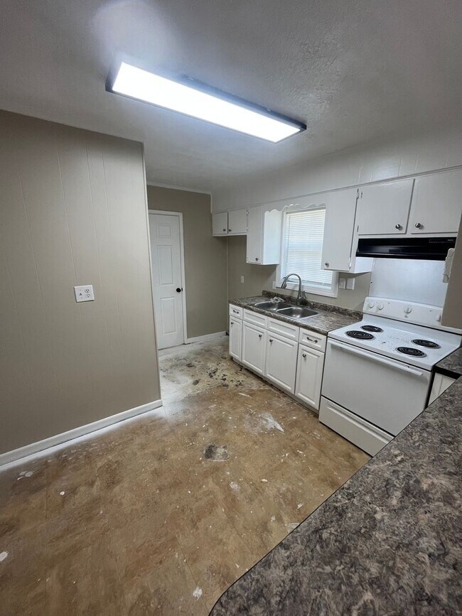 Building Photo - 655 Beach Rd
