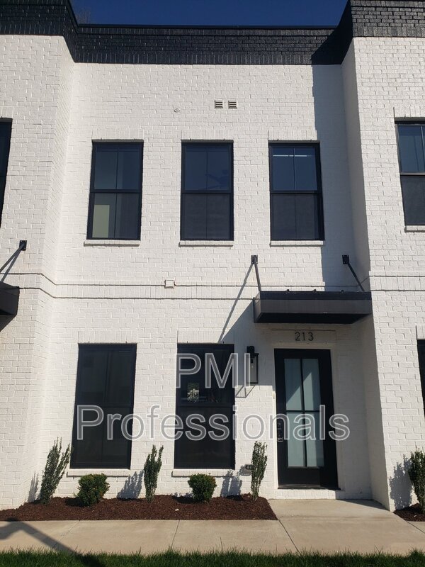 Foto principal - 215 McAuliffe St