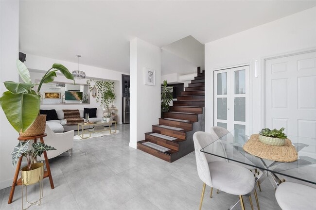 Building Photo - 690 SW 1st Ct