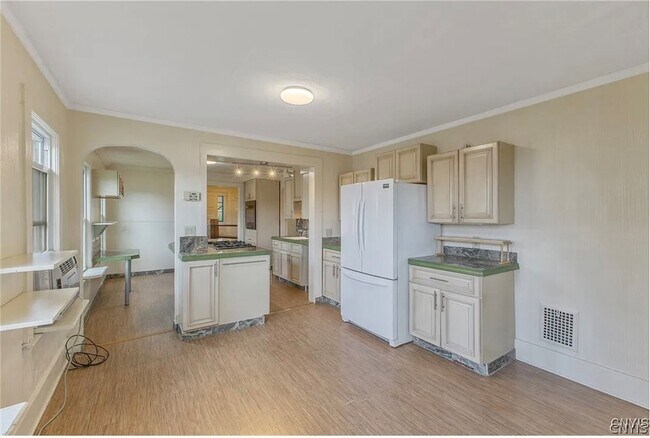 Foto del edificio - 1607 Burnet Ave