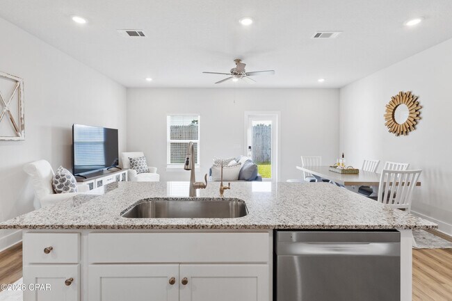 Building Photo - 205 Palmeras Marinas Ln