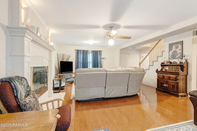 Building Photo - 907 Omega Dr