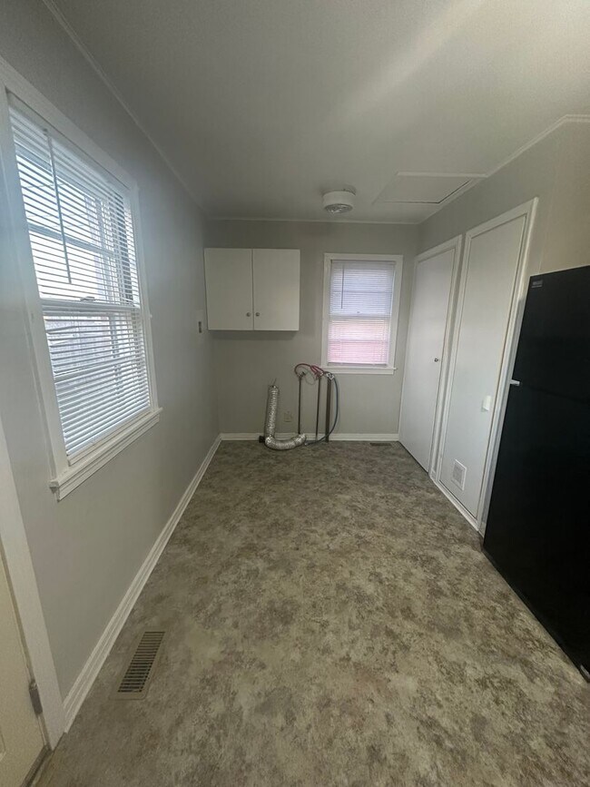 Foto del edificio - 2 Bedroom, 1 Bathroom House with Detached Garage