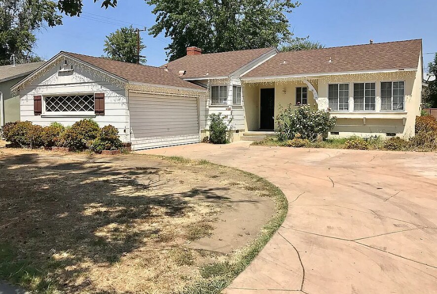 Primary Photo - 15447 Lull St