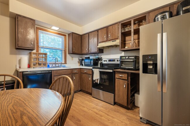 Building Photo - 56 Wakelee Ave