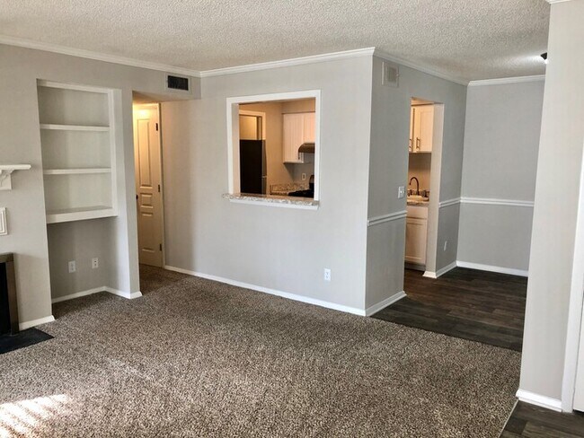 Building Photo - 120-301 Albemarle 1br & 1ba
