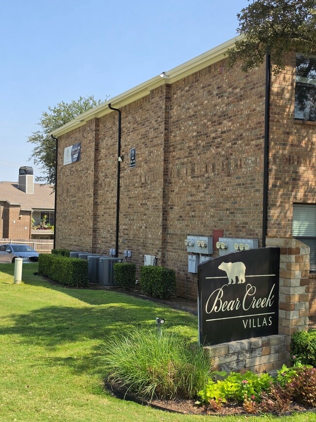 Building Photo - Bear Creek Villas