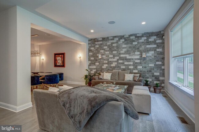 Building Photo - 409 Avian Alley